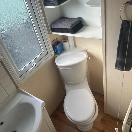 度假居 The West Lakes Caravan